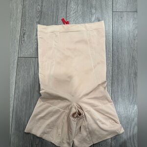 Spanx on core sculpt high waist mid thigh shape wear size medium great condition